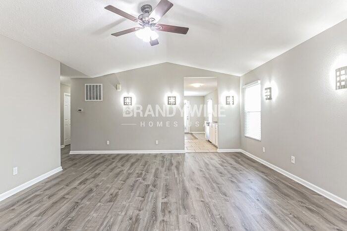 944 Streamside Dr - Photo 6 of 20