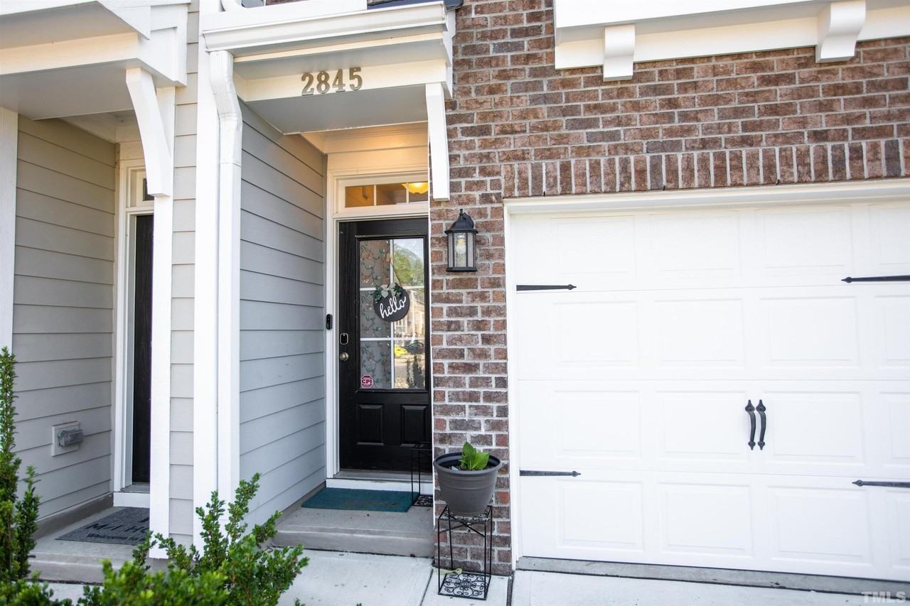 2845 Dallas Valley Ln - Photo 2 of 31