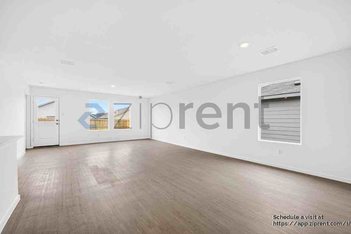 6813 Haines Dr - Photo 6 of 23