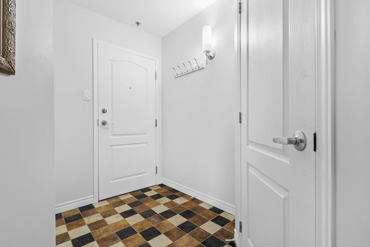 1035 Avenue Myrand #405 - Photo 3 of 22