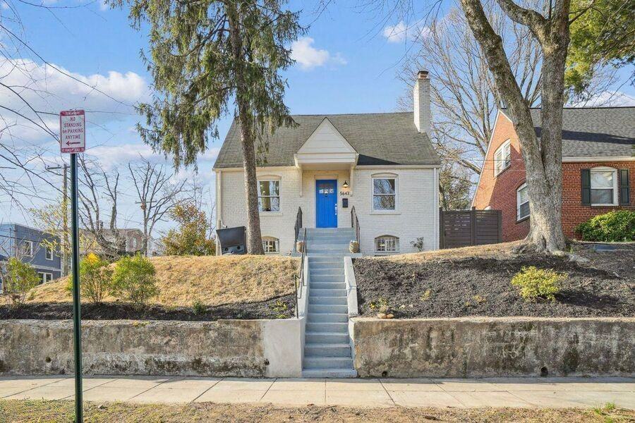 5643 Clay Pl Ne - Photo 2 of 27