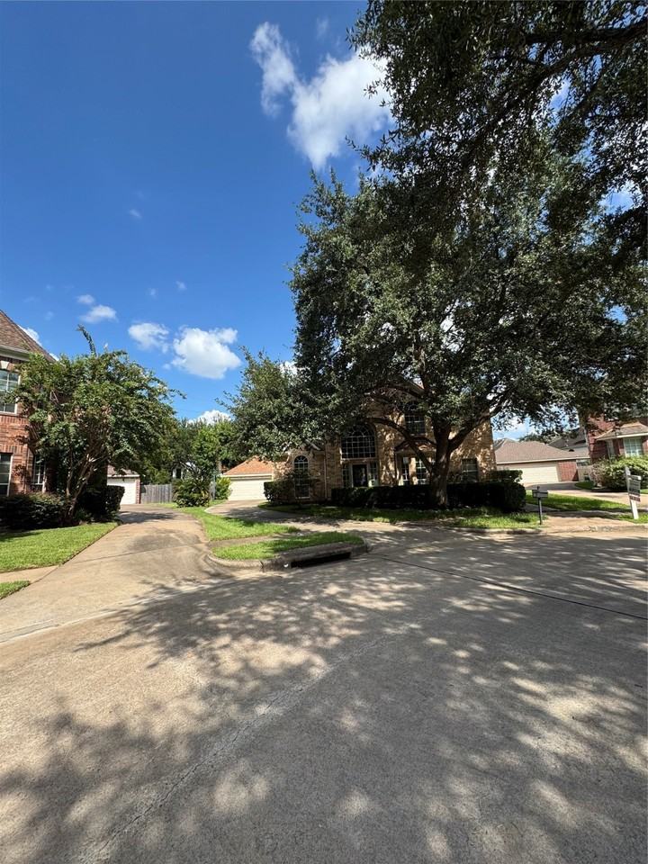 8230 Falling Water Court #8230 - Photo 3 of 39