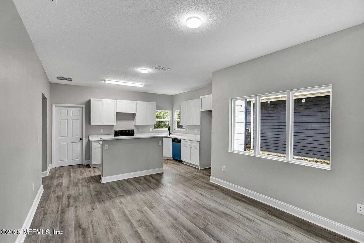 938 Alderside St #938 - Photo 4 of 14