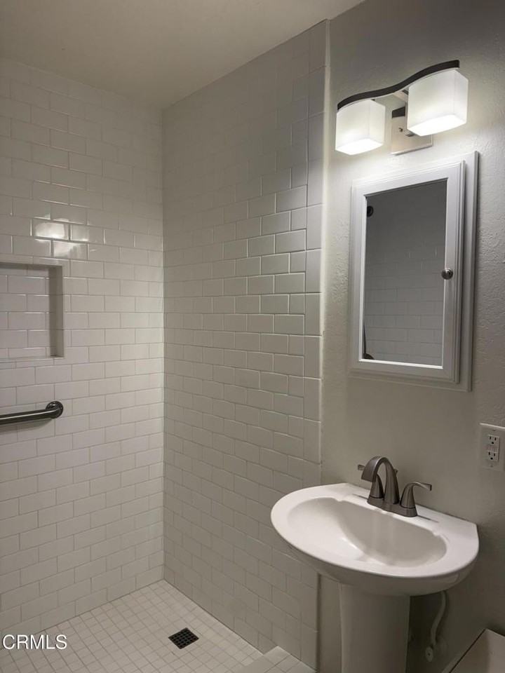 5651 N Bryn Mawr St #5651 - Photo 3 of 17