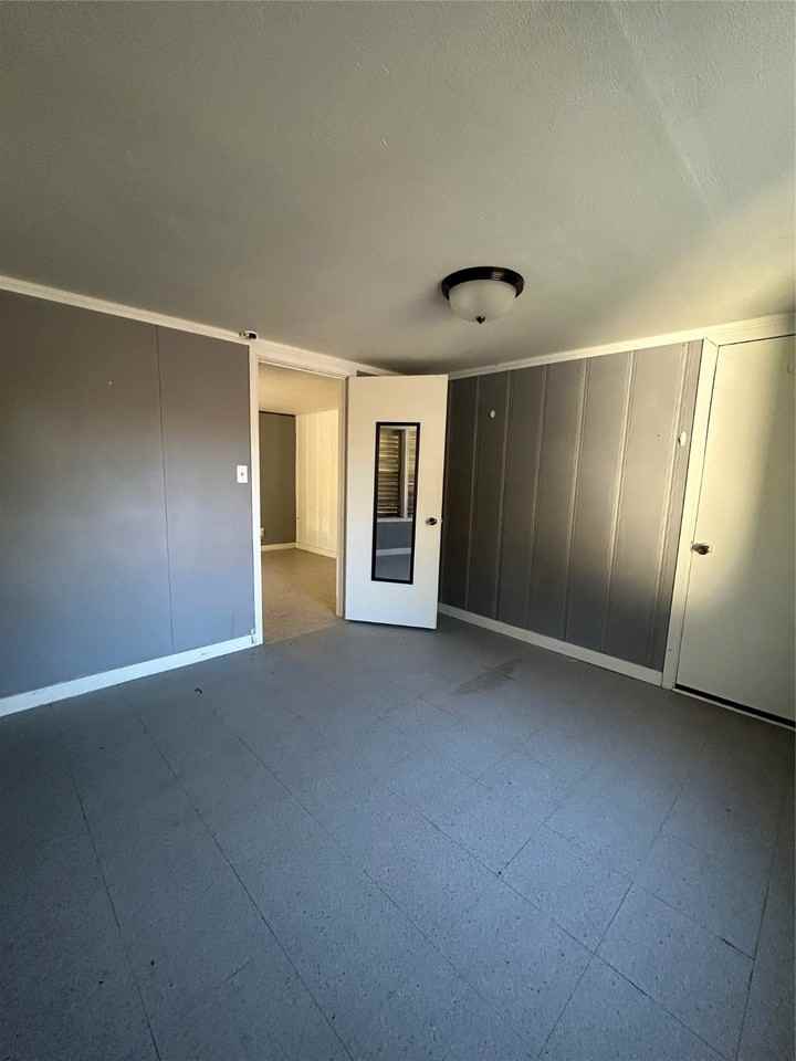 1901 N Avenue G #1901-1 - Photo 3 of 8