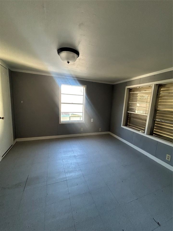 1901 N Avenue G #1901-1 - Photo 4 of 8