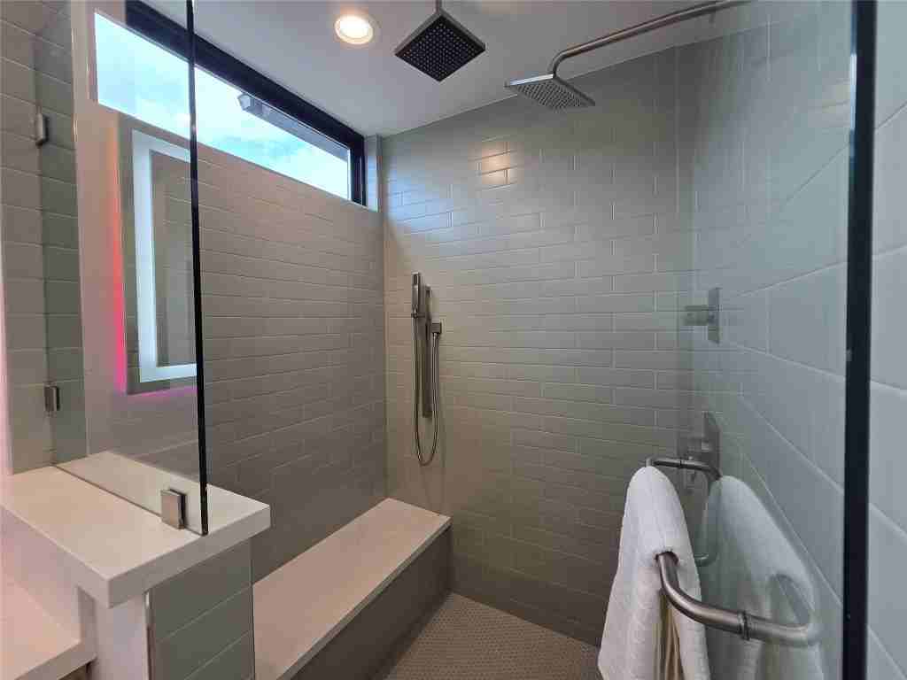 1112 West North Loop Boulevard #1112 - Photo 3 of 34