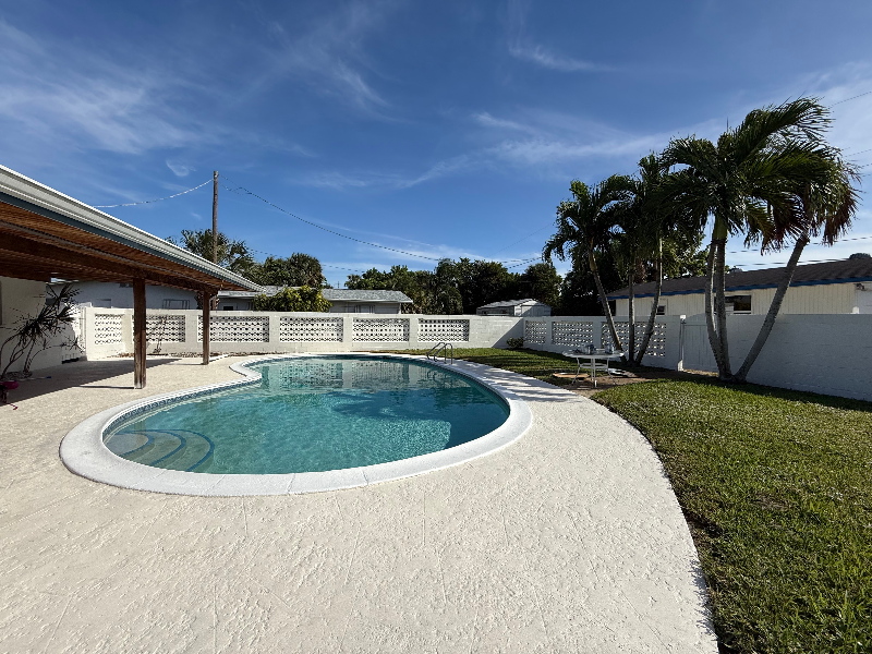 1642 Ne South St - Photo 2 of 39