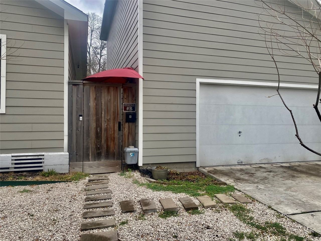 1555 Lawson St #1555B - Photo 4 of 8