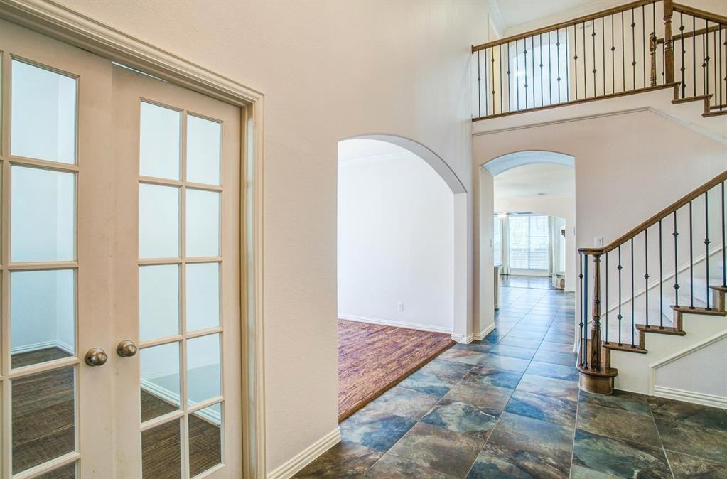 935 Crestmoor Dr #935 - Photo 2 of 24