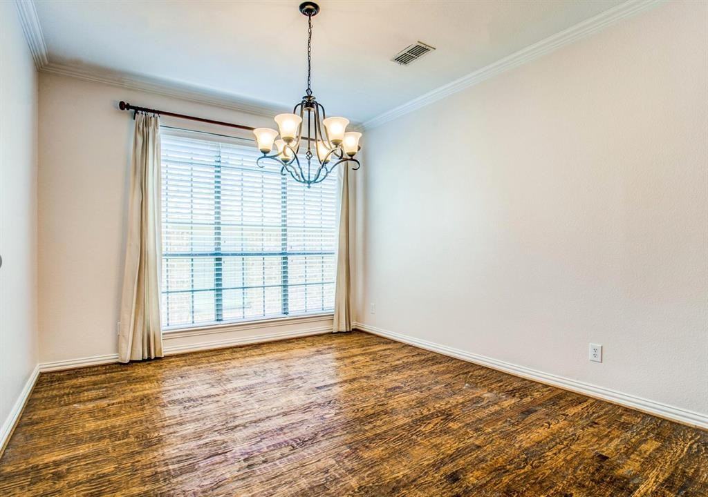 935 Crestmoor Dr #935 - Photo 3 of 24