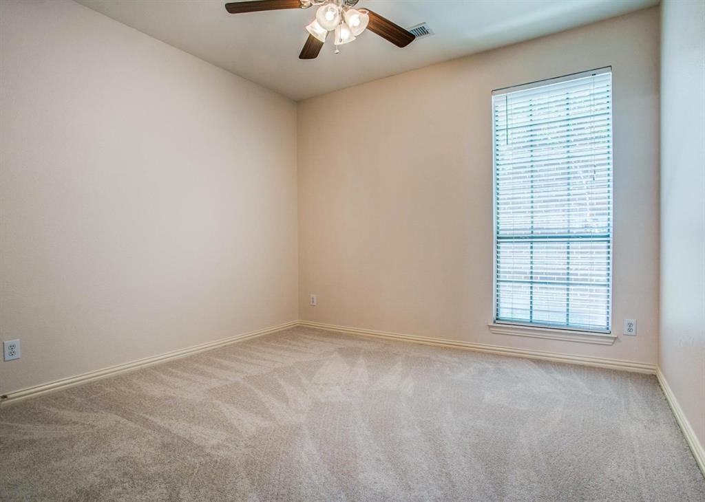 935 Crestmoor Dr #935 - Photo 4 of 24