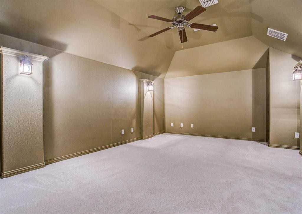 935 Crestmoor Dr #935 - Photo 5 of 24