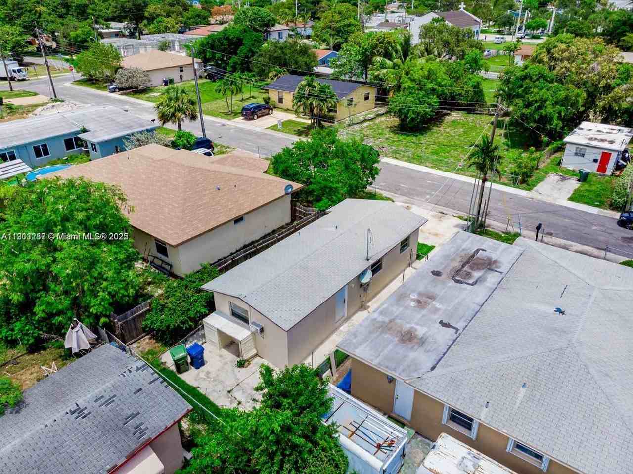 805 Northwest 3rd Terrace #805-1 - Photo 3 of 47