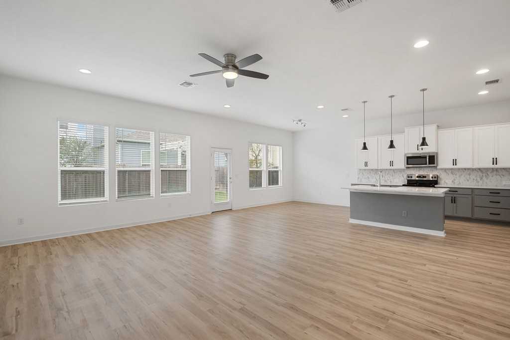 15100 Forum Avenue #15100 - Photo 6 of 36