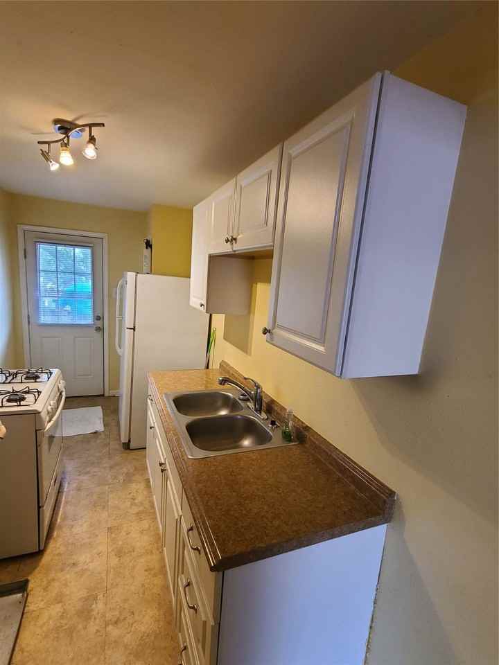 1434 Lawson St #1434-3 - Photo 6 of 25