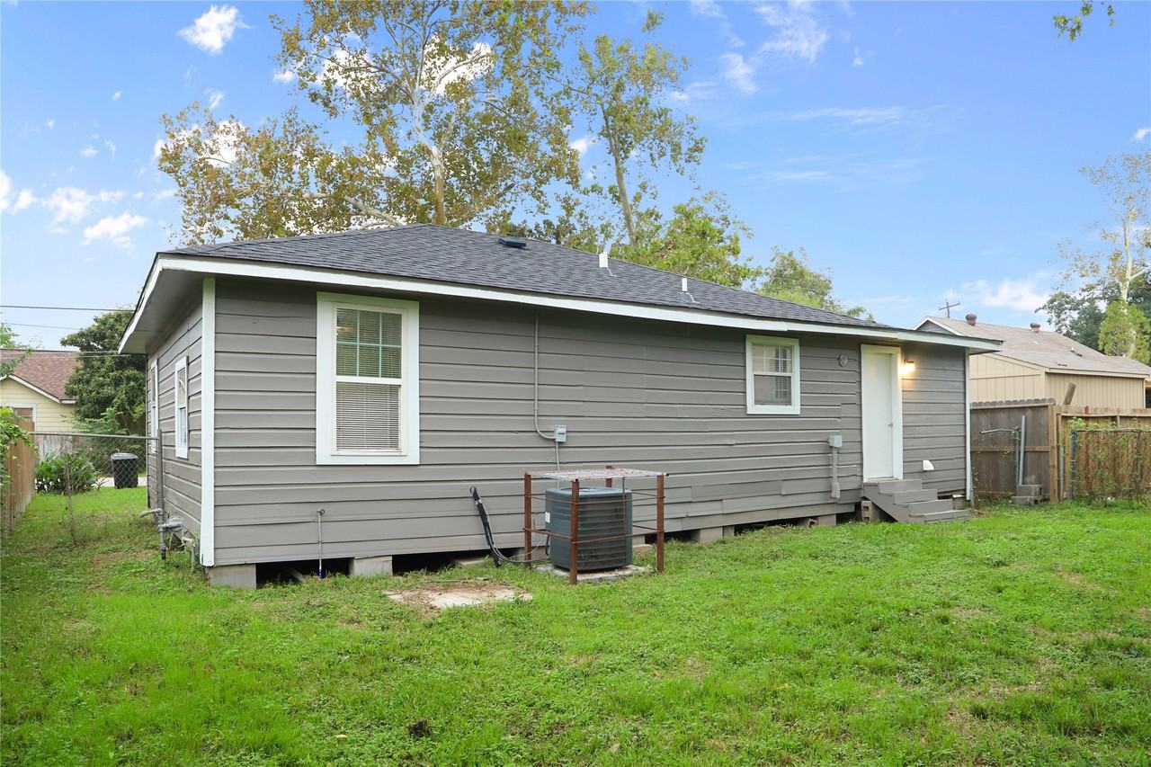 611 93rd St #611 - Photo 2 of 12