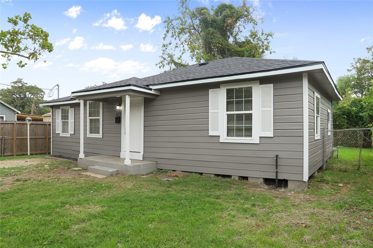 611 93rd St #611 - Photo 4 of 12