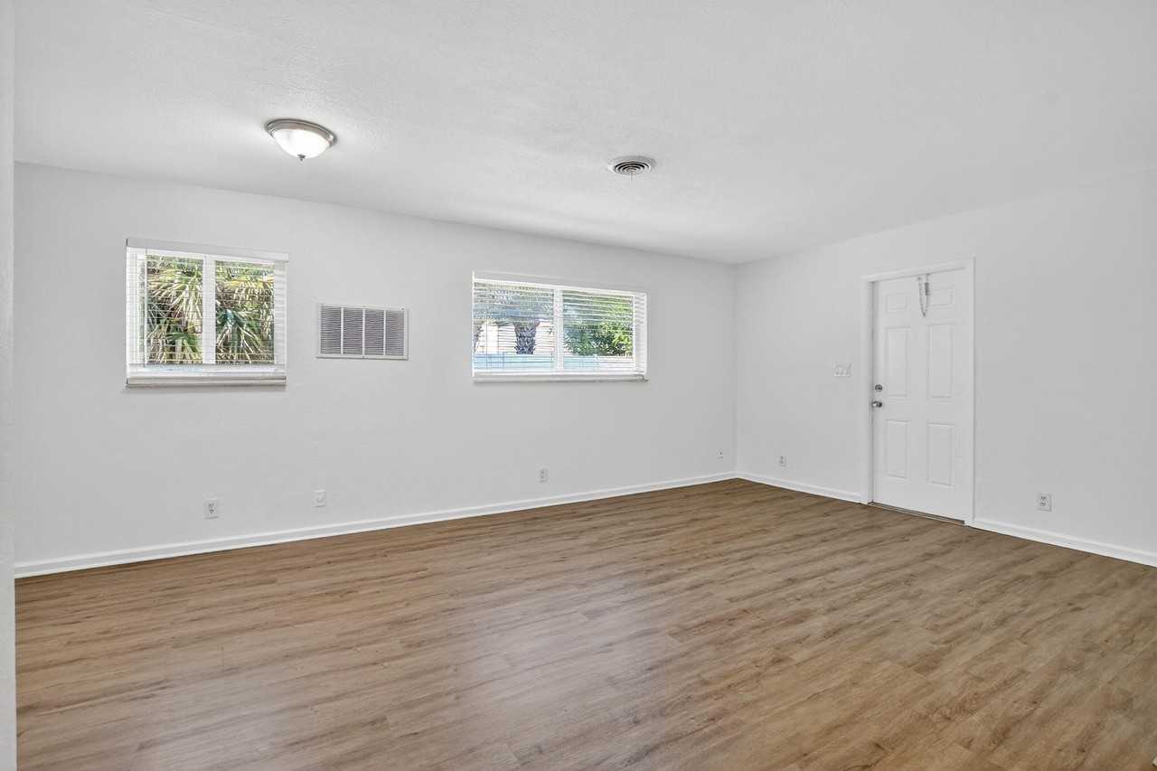3031 Northeast 7th Avenue #3031B - Photo 3 of 12