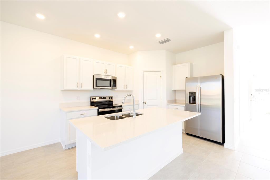 7609 Waterscape Dr #7609 - Photo 5 of 50