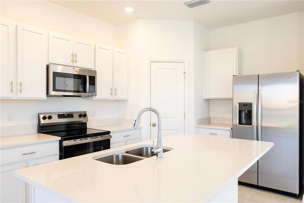 7609 Waterscape Dr #7609 - Photo 6 of 50