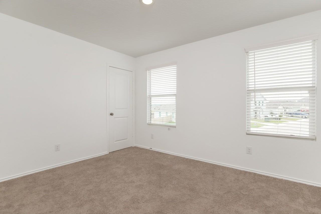 2919 Ruby Crossing #2919 - Photo 2 of 15