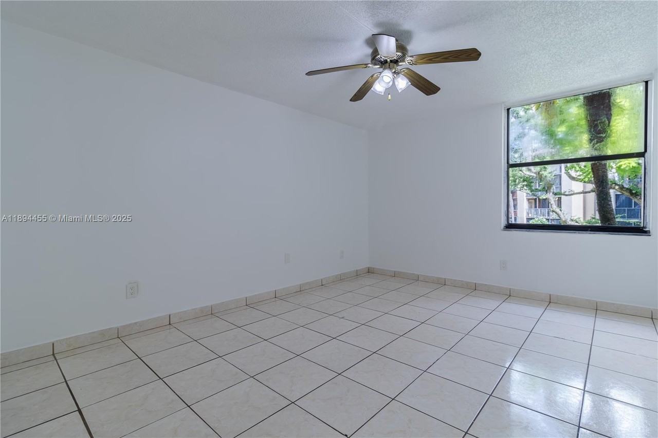 14611 N Kendall Dr #14611208L - Photo 6 of 22