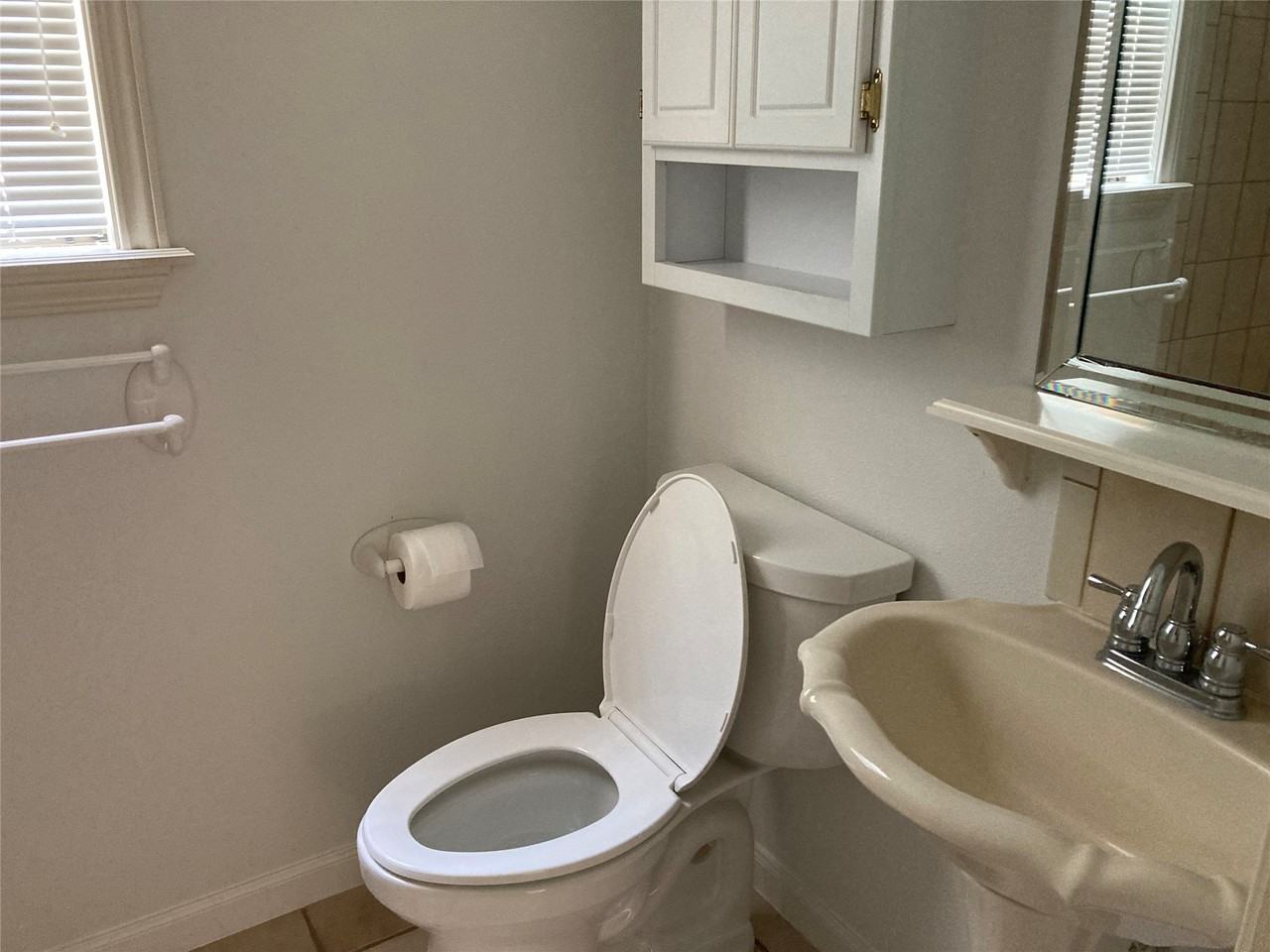 554 Harbor Dr #554 - Photo 2 of 32