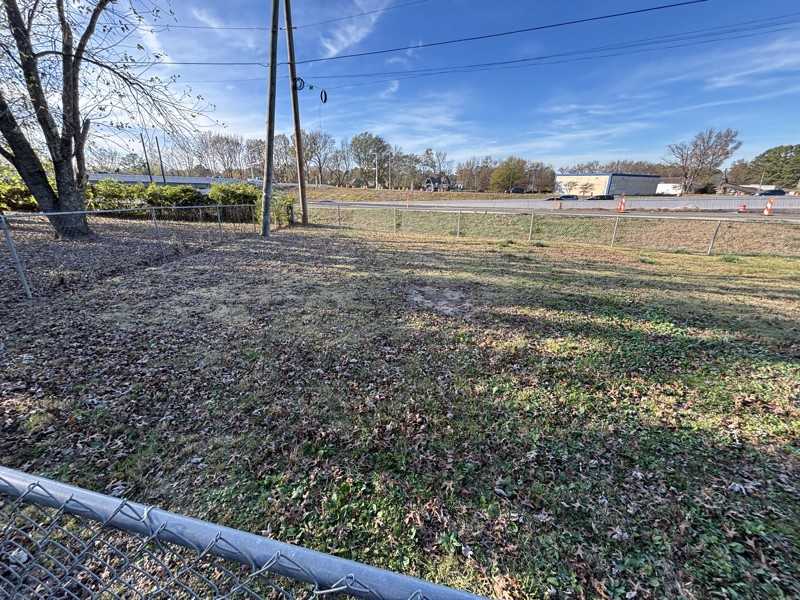 720 Neal St - Photo 2 of 20