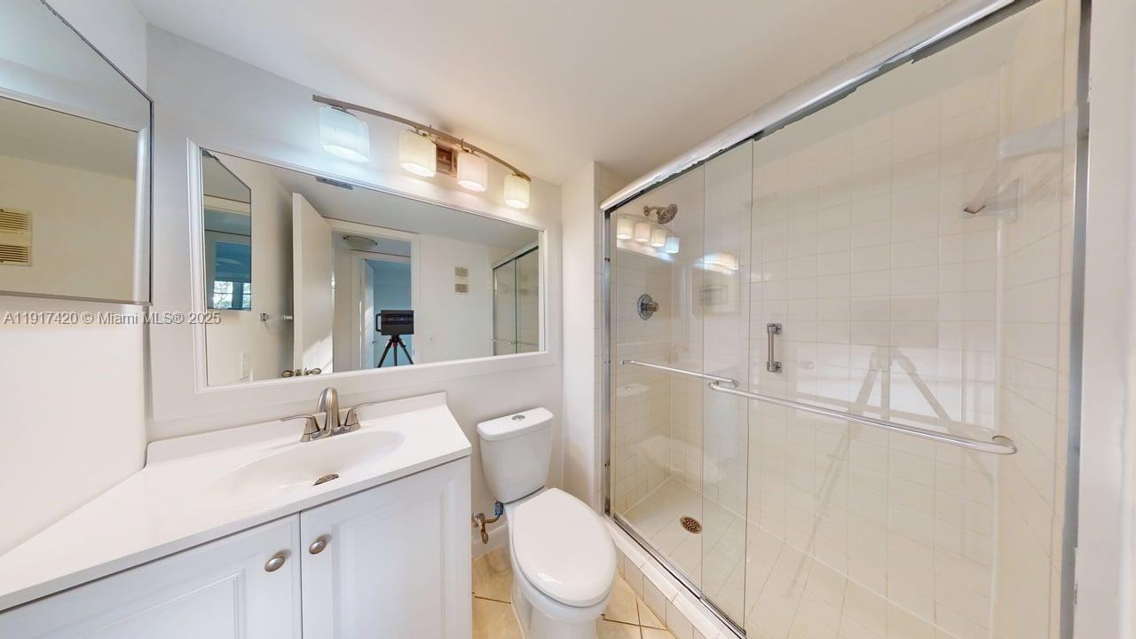 3300 W Rolling Hills Cir #3300-302 - Photo 2 of 9