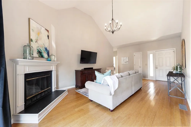 404 Crestfield Court - Photo 4 of 17