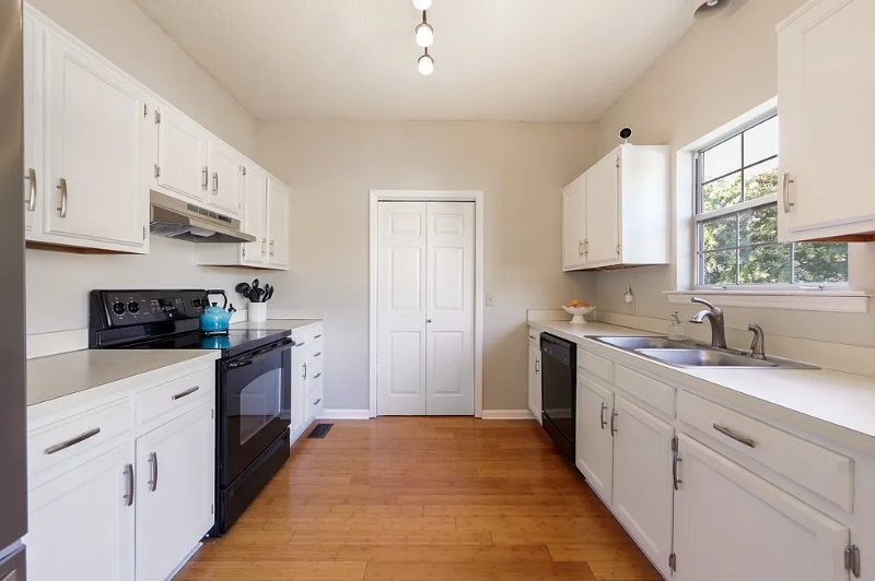 404 Crestfield Court - Photo 7 of 17