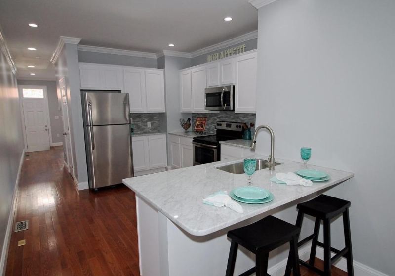 703 Portland St - Photo 7 of 15