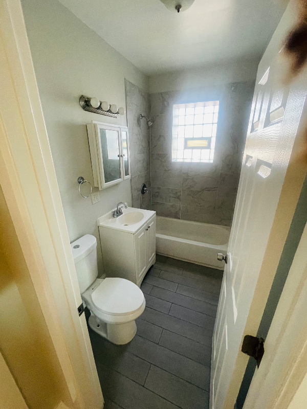 6847 S Indiana Ave #2R - Photo 4 of 5