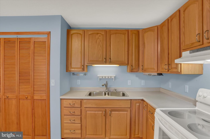 118 S 22nd St - Photo 7 of 20