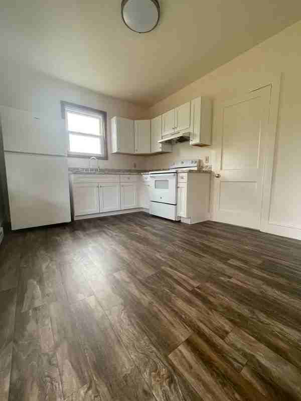 452 West 1st Street ##3 - Photo 5 of 11