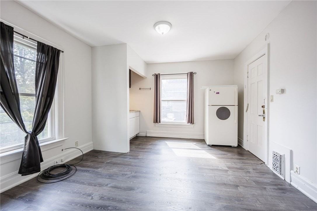 420 Oxford St Apt 4 #4 - Photo 3 of 15