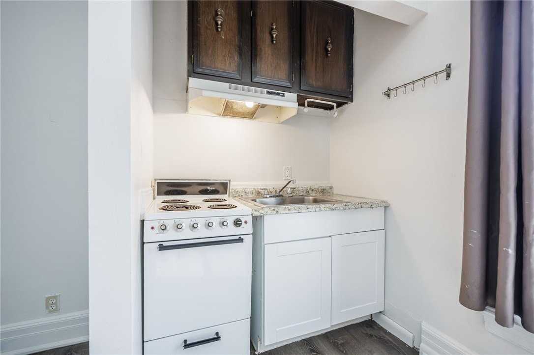 420 Oxford St Apt 4 #4 - Photo 5 of 15