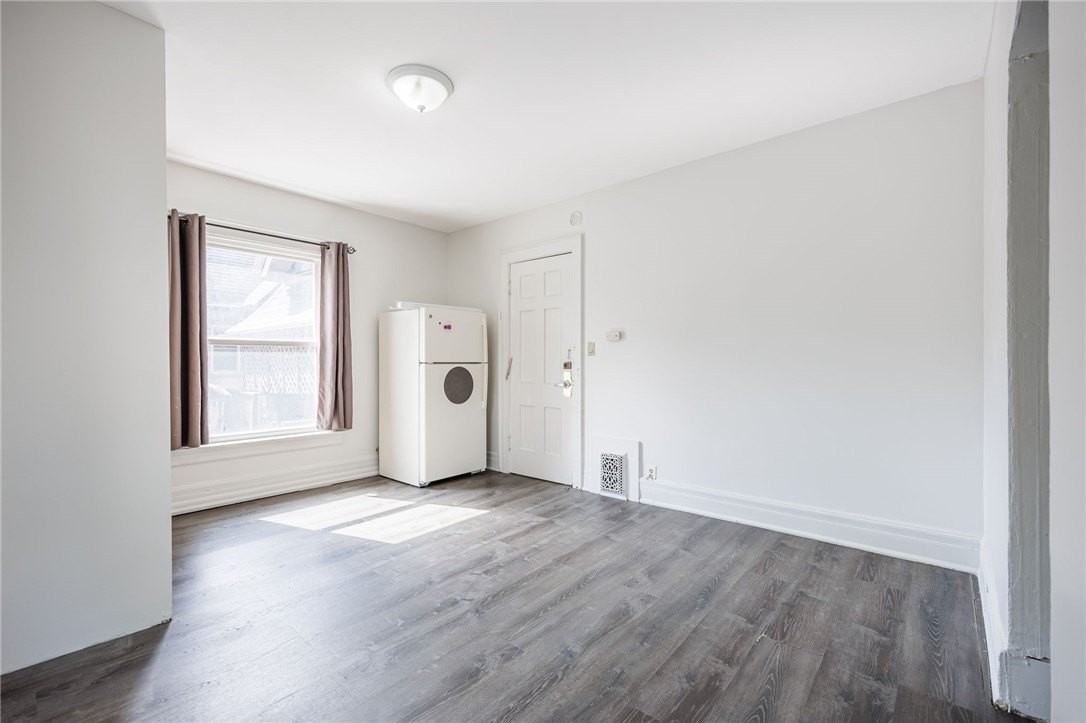 420 Oxford St Apt 4 #4 - Photo 7 of 15