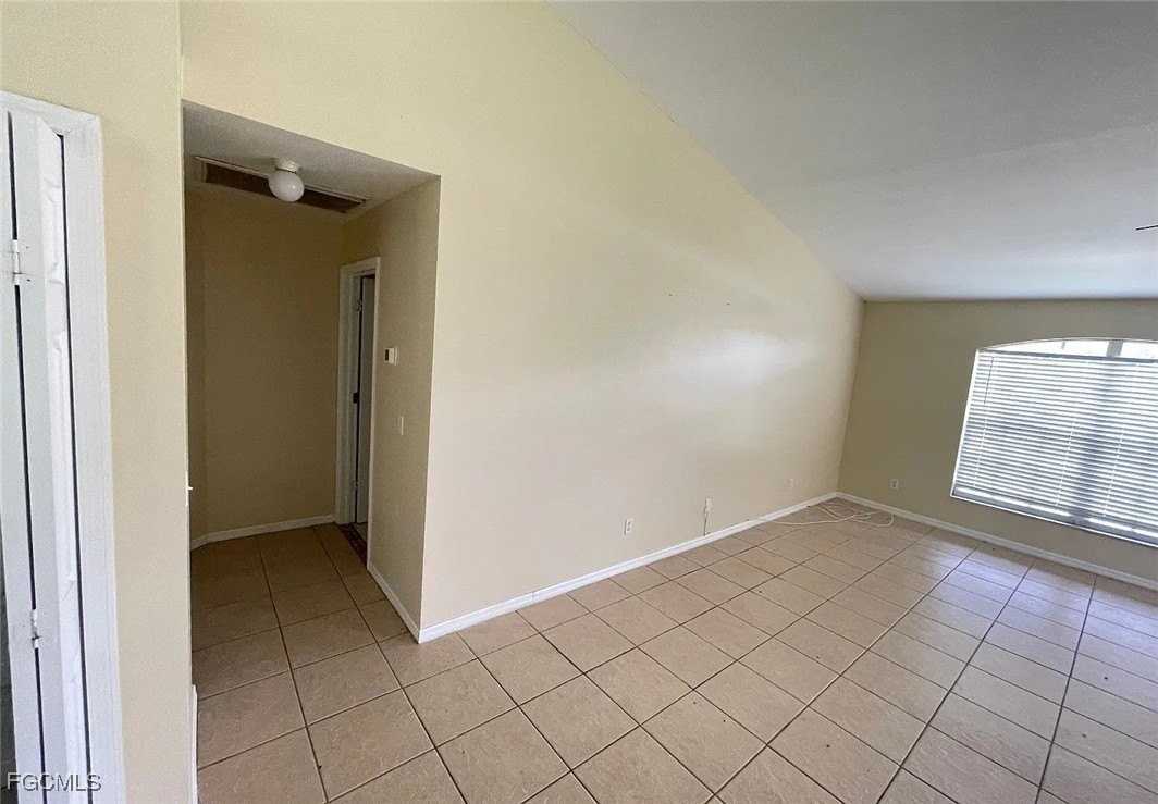 819 Abrams Blvd - Photo 4 of 10