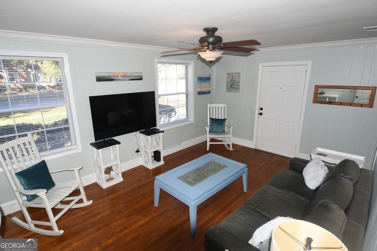 504 Bailey Street - Photo 3 of 22