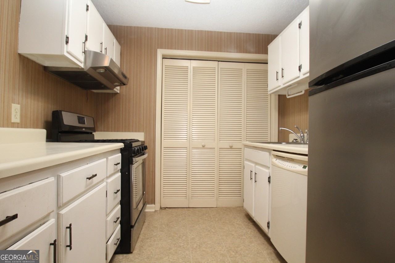 574 Emory Oaks Way - Photo 5 of 14