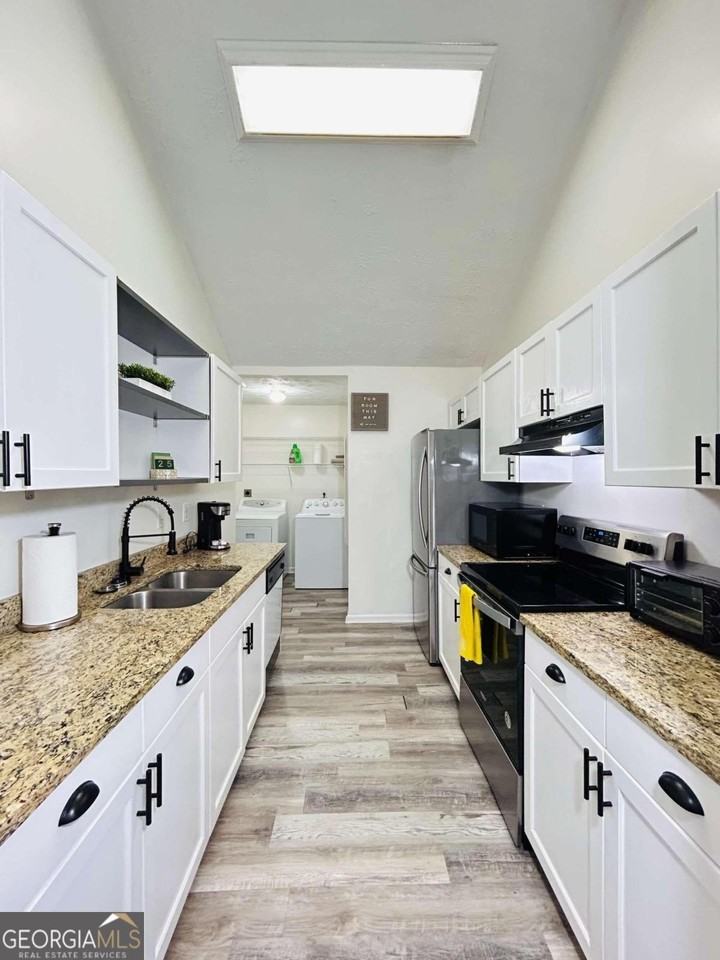 636 Sandys Ln Se - Photo 2 of 15