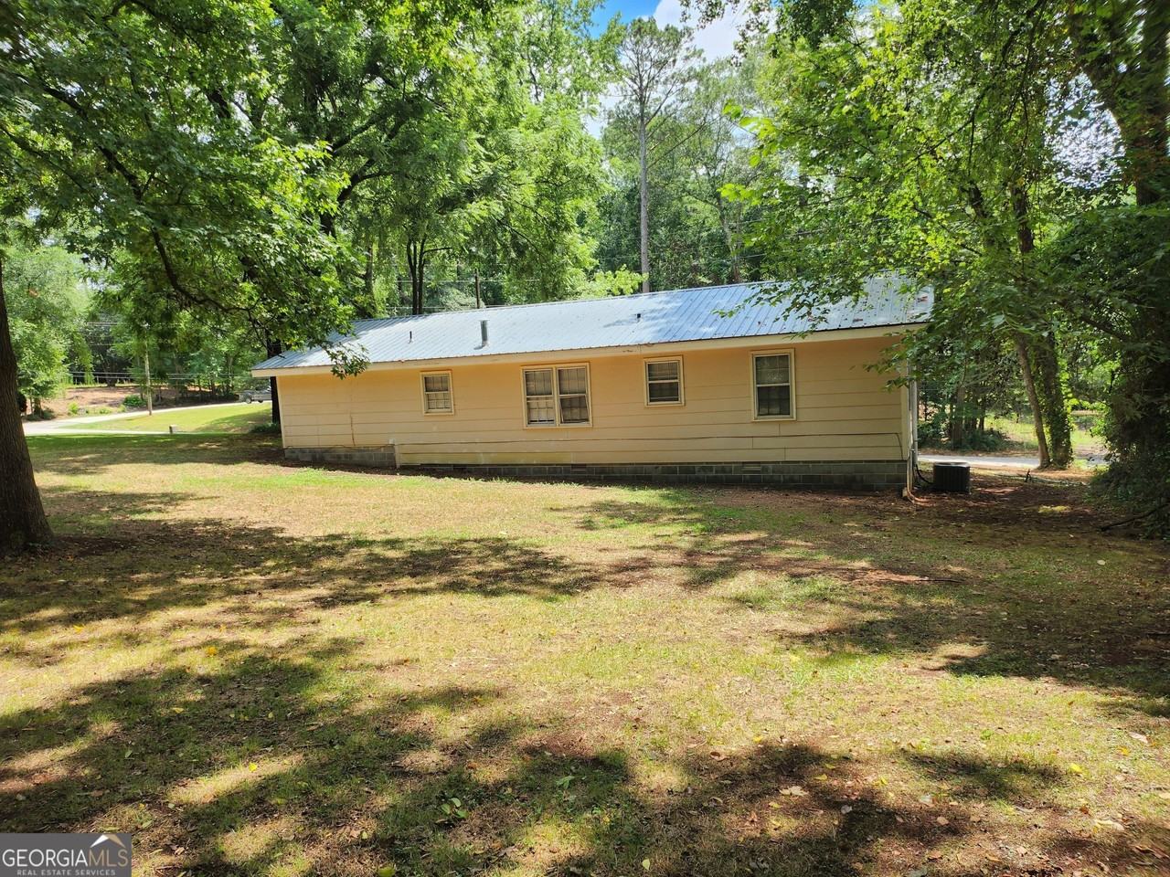 583 Danielsville Street - Photo 4 of 13