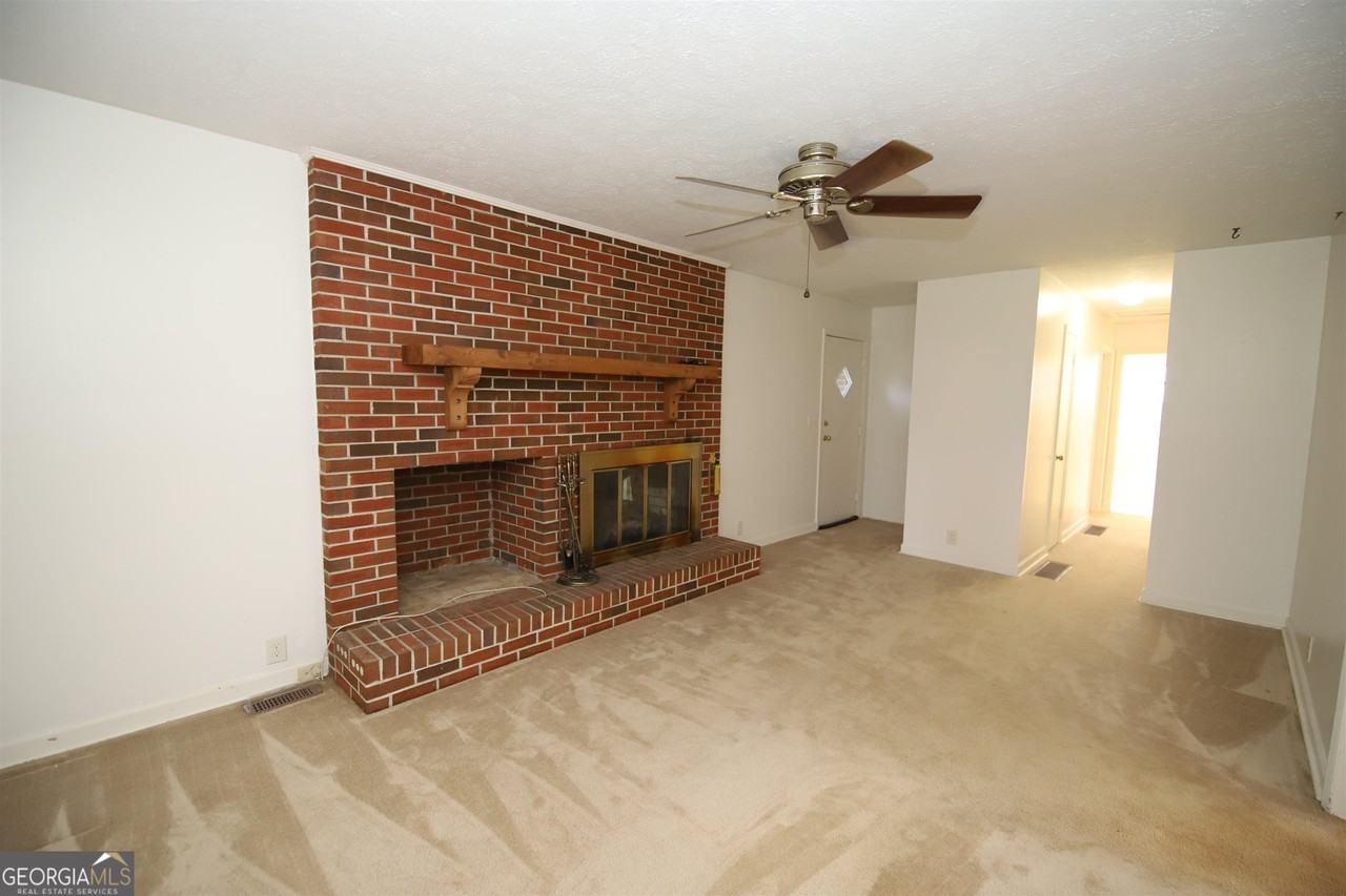 121 Alton Drive - Photo 2 of 12