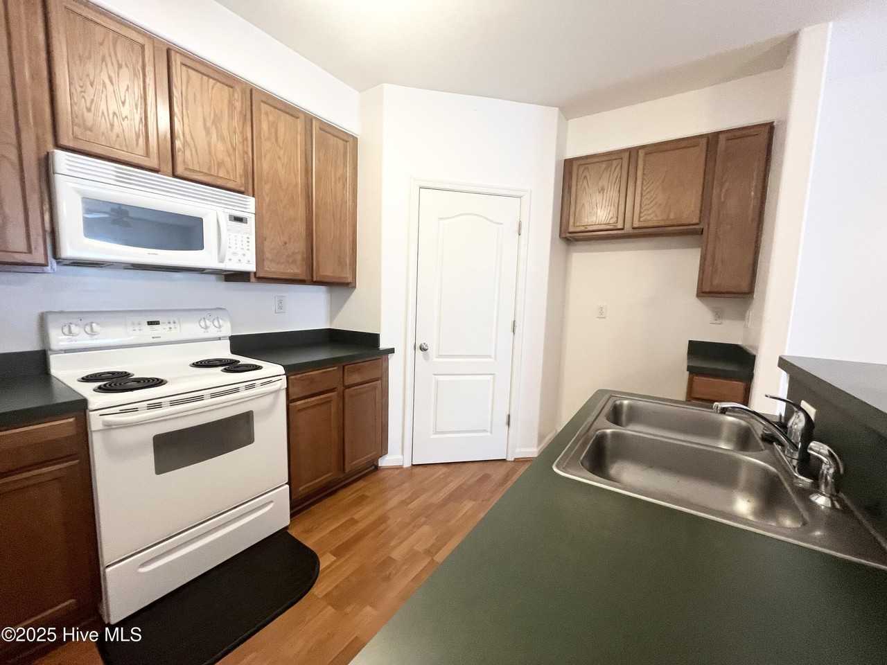 406 Osprey Cove - Photo 4 of 12