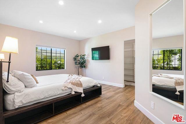 13220 Erwin Street - Photo 2 of 8