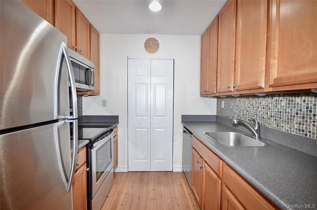 99 Richmond Blvd Unit 3a #3A - Photo 4 of 19