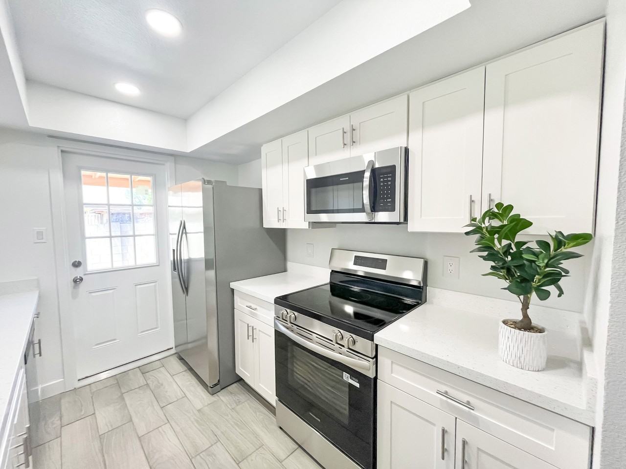 N 45th Ln - Photo 2 of 8