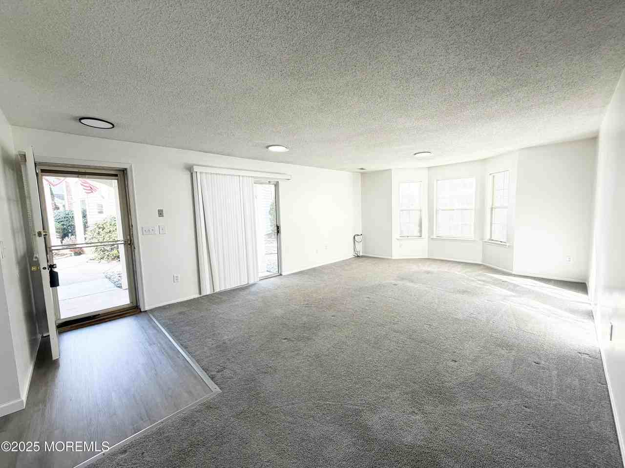 33 Tulip Lane - Photo 6 of 25